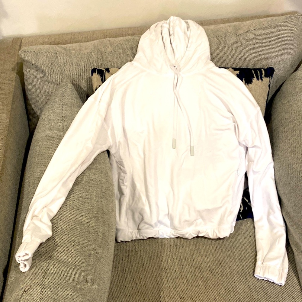 Lululemon pull over with open back size 8